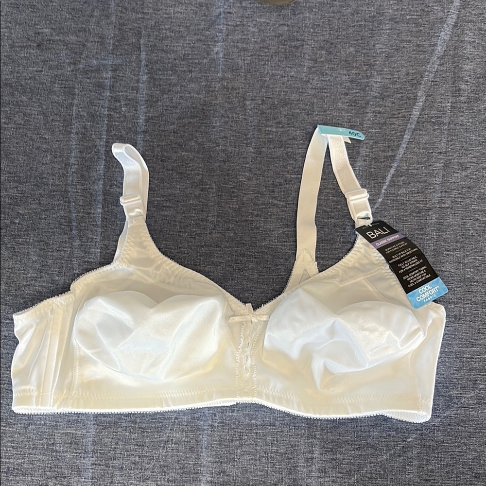 NWT Bali Women’s Size 40C Cool Comfort Fabric Bra